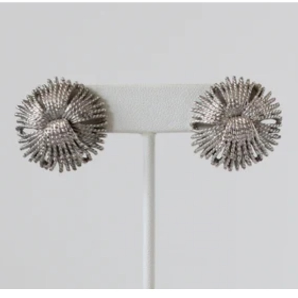 MONET Vintage 60s Cordelia Leroy Miozzi Textured Silver Tone Clip On Earrings - Picture 6 of 11